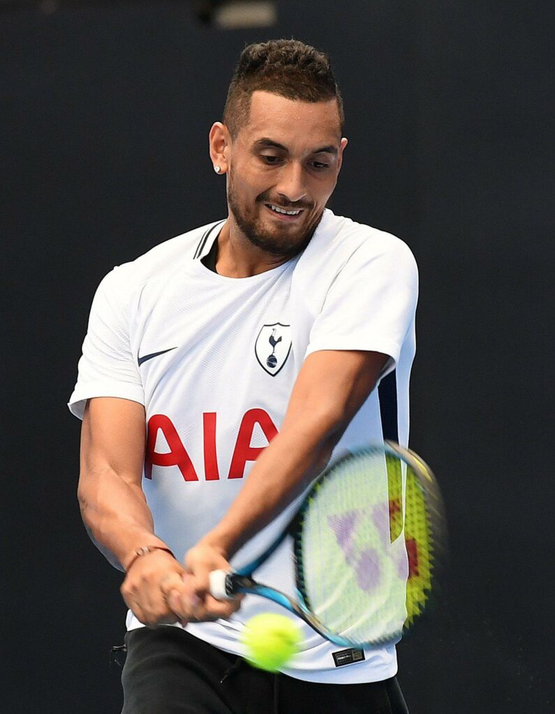 Which Football team does Nick Kyrgios support? 1 nintchdbpict000374123130