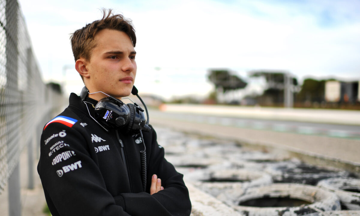 oscar piastri watching testing planetf1