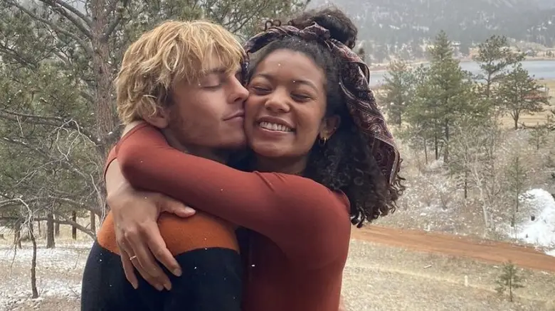 ross lynch and jaz sinclairs love is magnetic 1626123140