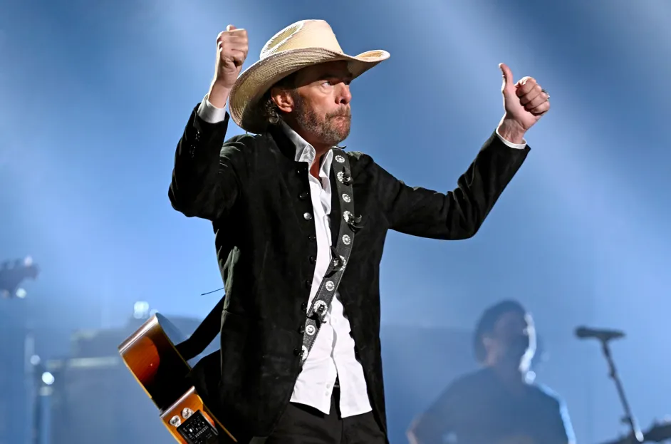 toby keith 2023 pccas peoples choice country awards billboard 1548